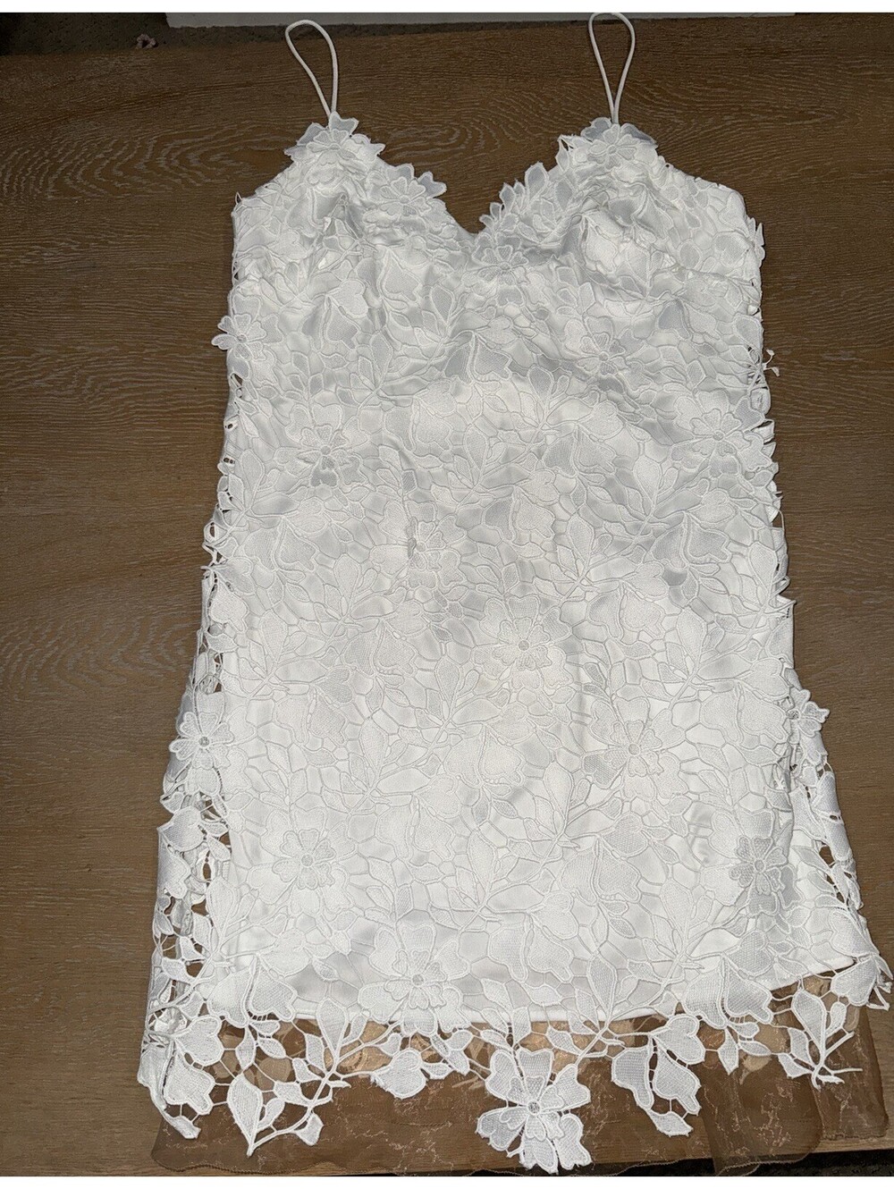 Vera Wang Embroidered White Lace Dress SIZE 10 Elegant V Neck Strappy